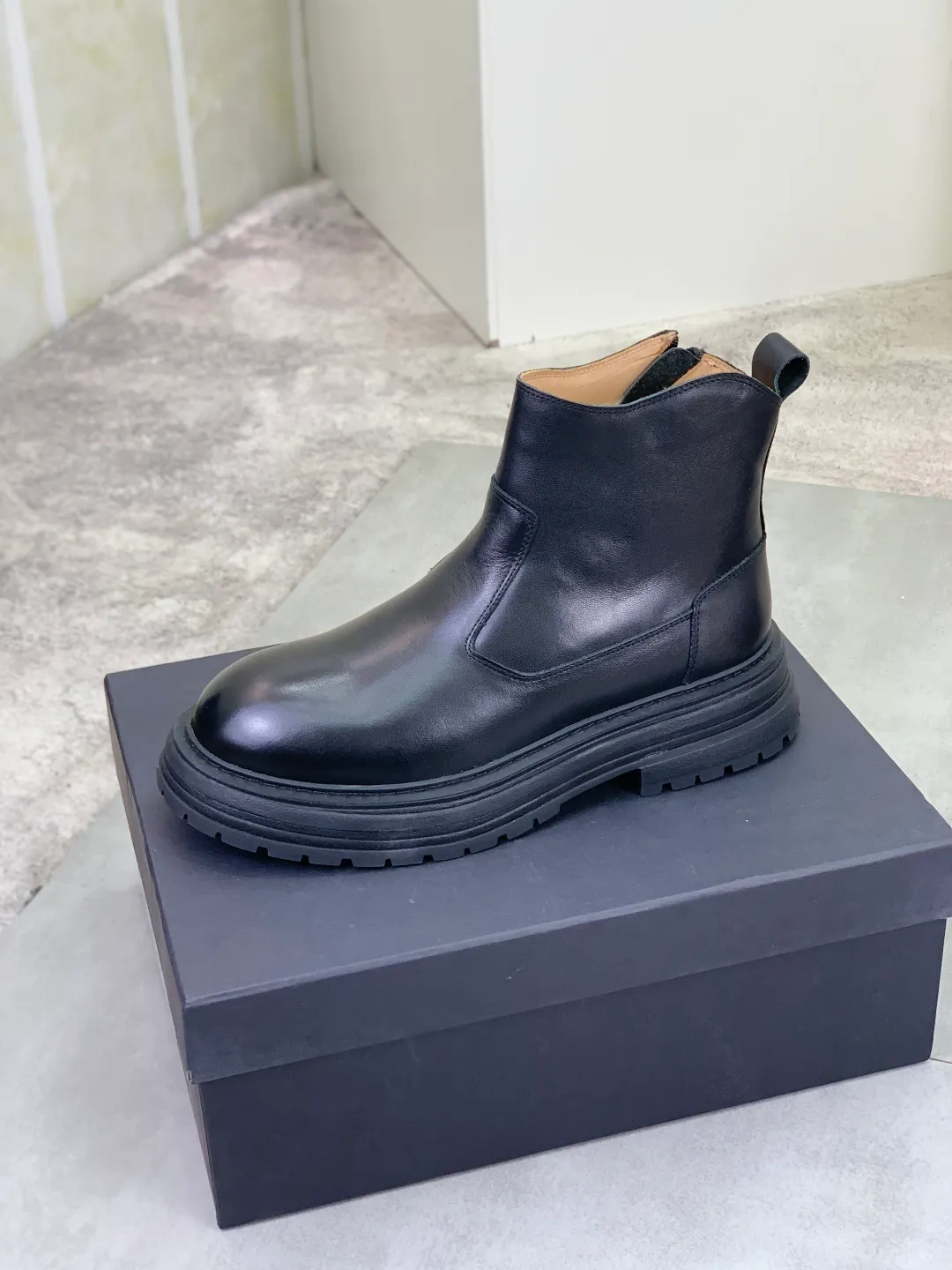 Men's men's shoes 💰P660 New arrival 🆕🆕🆕 IUGGI Men's British retro Martin boots Winter new men's outdoor hiking boots First layer of cowhide on the outside and wool on the inside Comfortable and warm Rubber sole sole Non-slip and firm Trendy and fashionable Casual and versatile Size: 38-44 (45 customized) Color: three colors